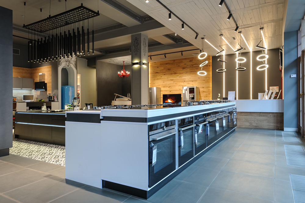 How will visiting a kitchen showroom help you?
